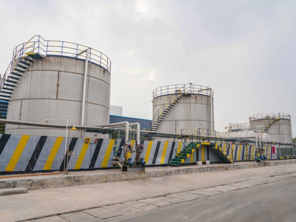 Raw material tank area